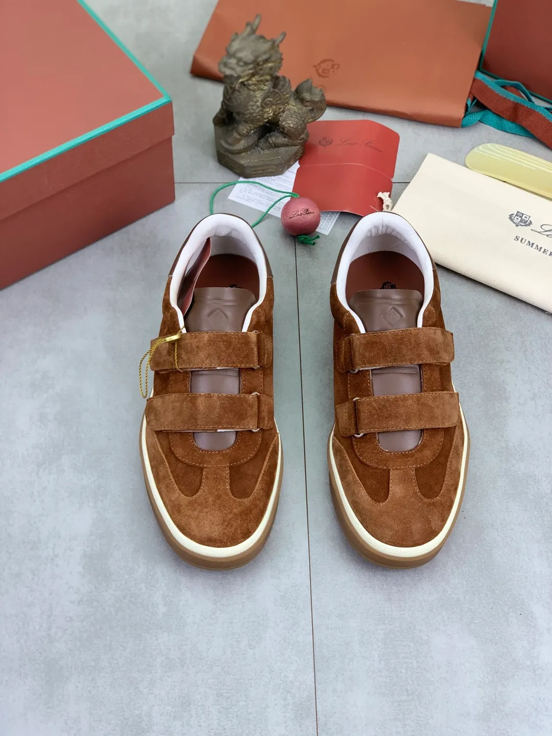 Men's men's shoes 💰P580 New model 💰 The latest casual shoes Loro Piana 💯 Top grade 💯 Buy the original copy 💯 Founded the existing Loro Piana company on April 24, 1924. It is the sixth generation of family operation, providing the best quality products to customers who are discerning about taste and quality. Imported original fly woven fabric with cowhide fabric, plain calfskin lining, hand-stitched thread with cowhide feet, original packaging, high-end outsole, size: 38-45 (custom-made for 46), 5️⃣ colors available